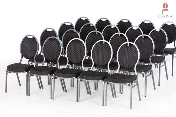 Stapelbare schwarze Bankettstühle Modell Bankett stapelbare Bankettstühle Gestell Hammerschlag Stoffbezug günstiger preiswerter bei Stuhlgrosshandel & Stuhlpapst